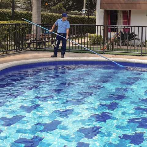 Serproaseo servicio en piscinas